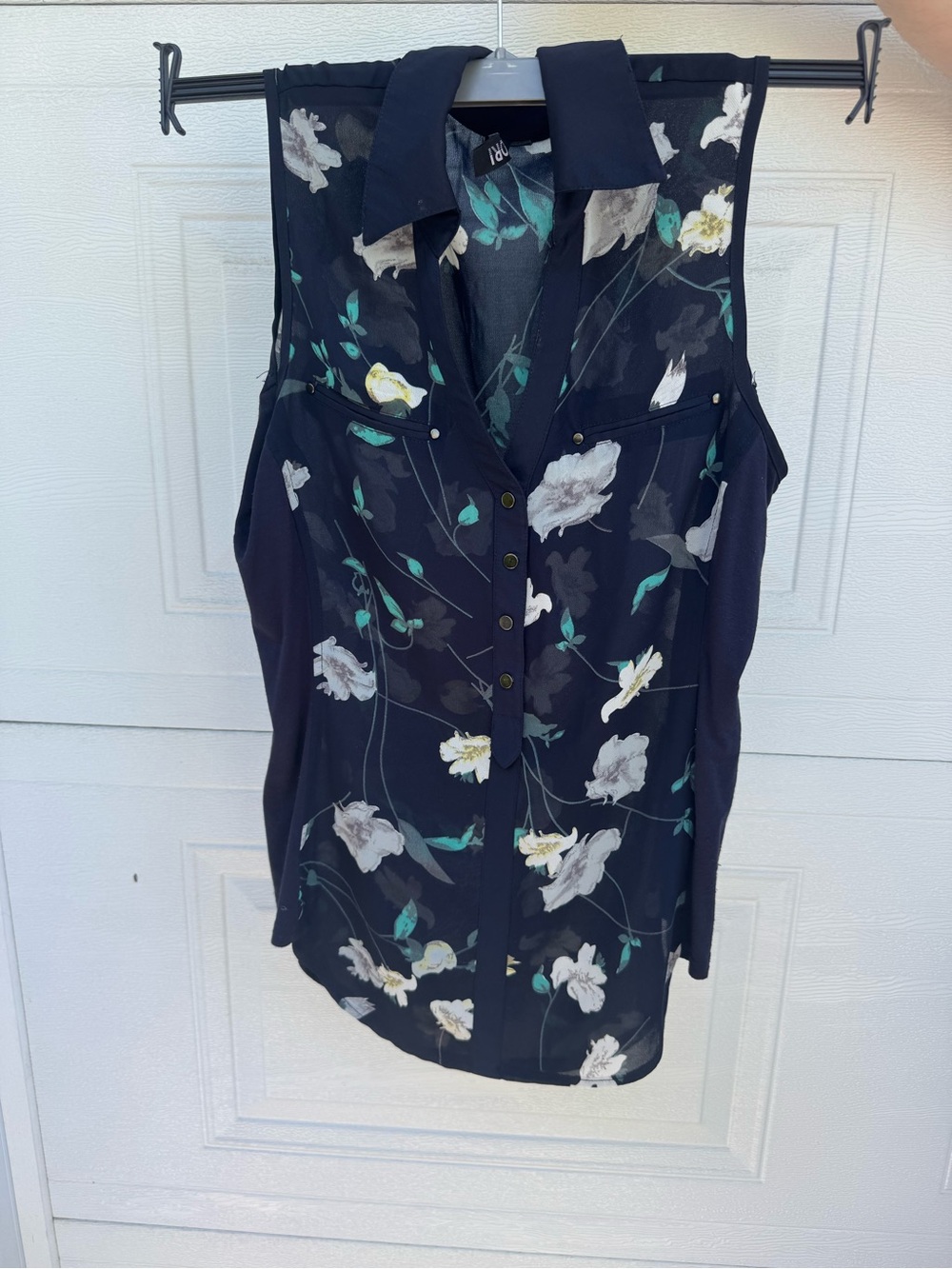 Sleeveless Floral Button-Front Blouse - Navy